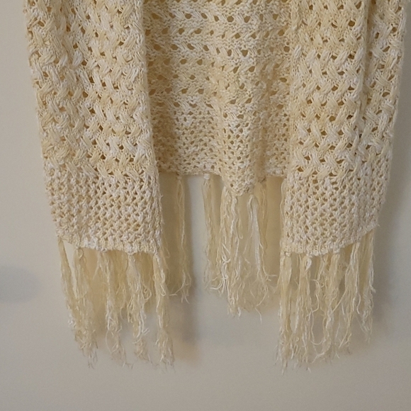 3/$30 XHILARATION Western Boho Crochet Open Front Fringe Waistcoat Sweater Vest - Picture 2 of 8